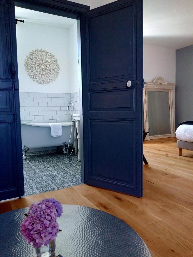 Chateau De La Voirie - D'hotes Bed & Breakfast Frossay