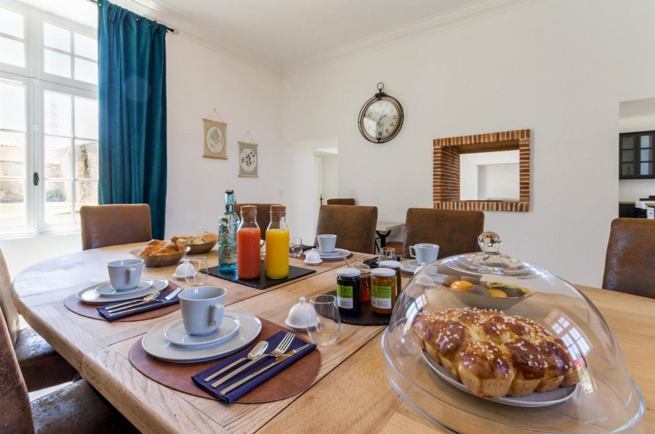 Chateau De La Voirie - D'hotes Bed & Breakfast Frossay