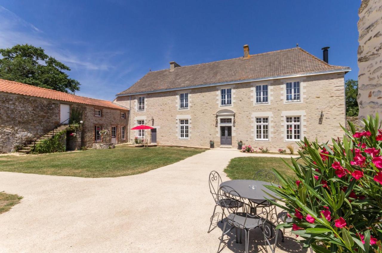 Chateau De La Voirie - D'hotes Bed & Breakfast