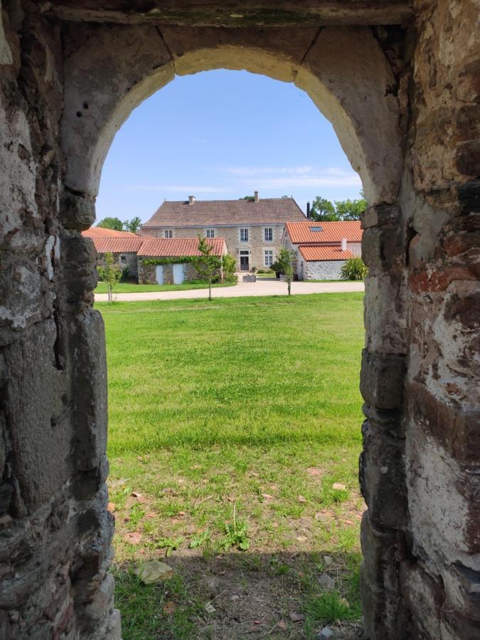 Chateau De La Voirie - D'hotes Bed & Breakfast Frossay
